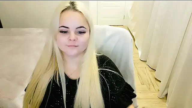 Snapshot of lovely-eyes chatting on January 11, 3:23 am lovely-eyes online show from January 11, 3:23 am