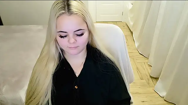 Snapshot of lovely-eyes chatting on January 12, 1:00 am lovely-eyes online show from January 12, 1:00 am