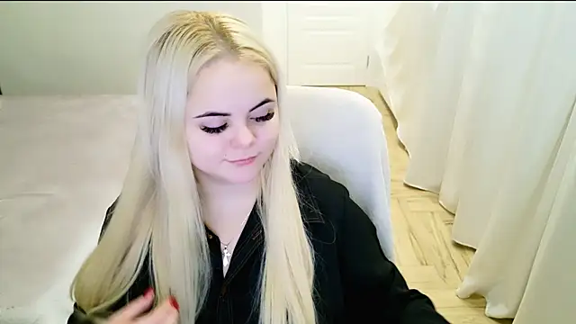 Snapshot of lovely-eyes chatting on January 22, 10:26 pm lovely-eyes online show from January 22, 10:26 pm