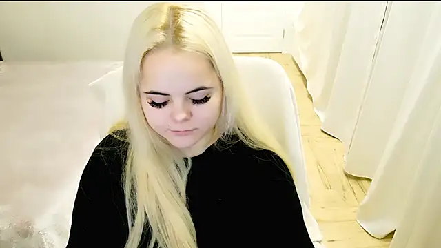 Snapshot of lovely-eyes chatting on January 23, 8:24 pm lovely-eyes online show from January 23, 8:24 pm