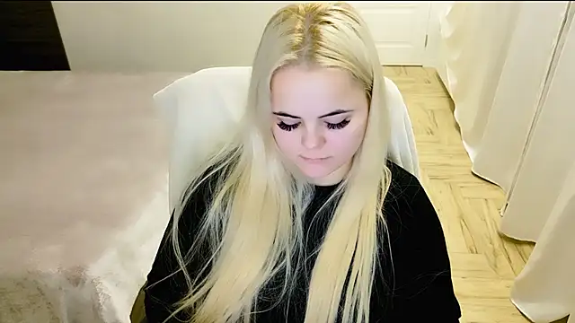 Snapshot of lovely-eyes chatting on January 23, 11:26 pm lovely-eyes online show from January 23, 11:26 pm