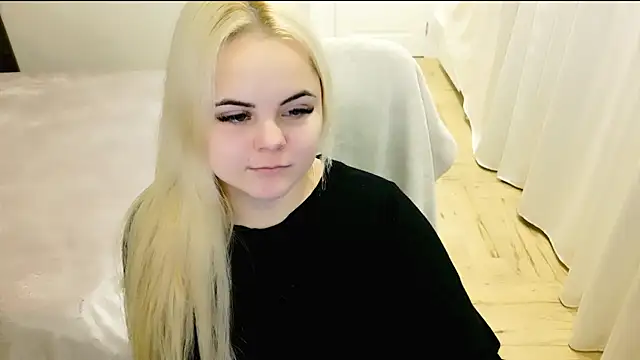 Snapshot of lovely-eyes chatting on January 25, 9:25 pm lovely-eyes online show from January 25, 9:25 pm