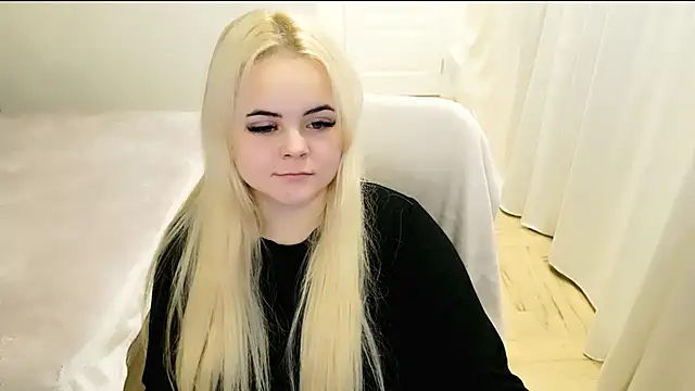 Snapshot of lovely-eyes chatting on January 26, 2:56 am lovely-eyes online show from January 26, 2:56 am