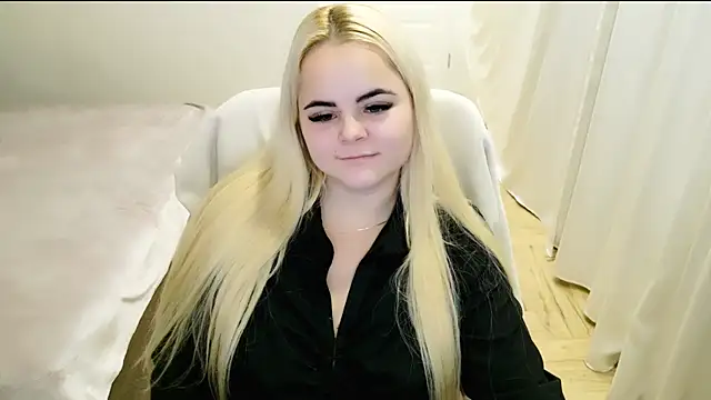 Snapshot of lovely-eyes chatting on February 1, 11:06 pm lovely-eyes online show from February 1, 11:06 pm