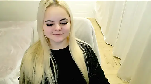 Snapshot of lovely-eyes chatting on February 7, 9:37 pm lovely-eyes online show from February 7, 9:37 pm