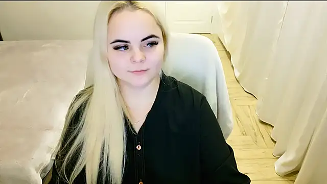 Snapshot of lovely-eyes chatting on February 13, 8:03 pm lovely-eyes online show from February 13, 8:03 pm