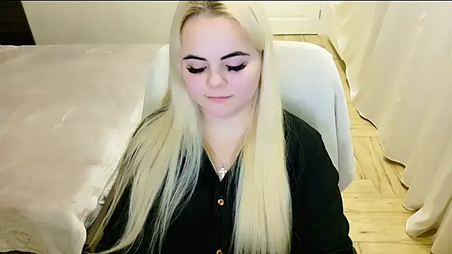 Snapshot of lovely-eyes chatting on February 13, 11:04 pm lovely-eyes online show from February 13, 11:04 pm