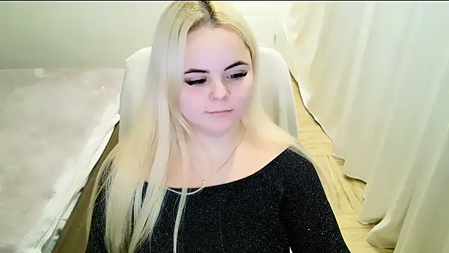 Snapshot of lovely-eyes chatting on February 17, 12:32 am lovely-eyes online show from February 17, 12:32 am