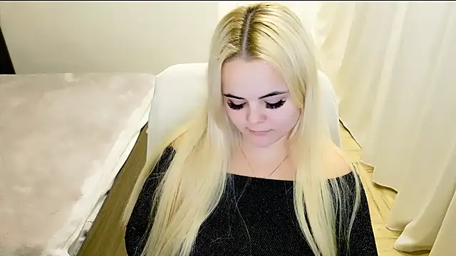 Snapshot of lovely-eyes chatting on February 17, 3:36 am lovely-eyes online show from February 17, 3:36 am