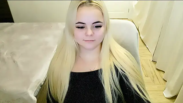 Snapshot of lovely-eyes chatting on February 18, 3:53 am lovely-eyes online show from February 18, 3:53 am