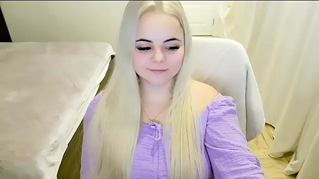 Snapshot of lovely-eyes chatting on February 23, 3:45 am lovely-eyes online show from February 23, 3:45 am