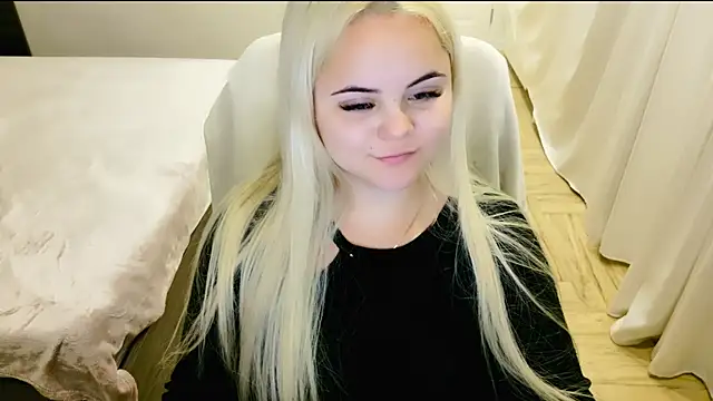 Snapshot of lovely-eyes chatting on March 18, 12:05 am lovely-eyes online show from March 18, 12:05 am