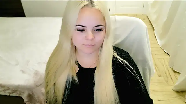 lovely-eyes online show from March 18, 3:09 am