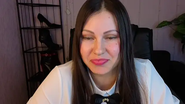 Dana  dom online show from March 23, 2:10 pm