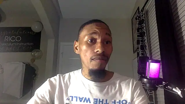 Snapshot of KingDerRico chatting on January 18, 1:09 am KingDerRico online show from January 18, 1:09 am