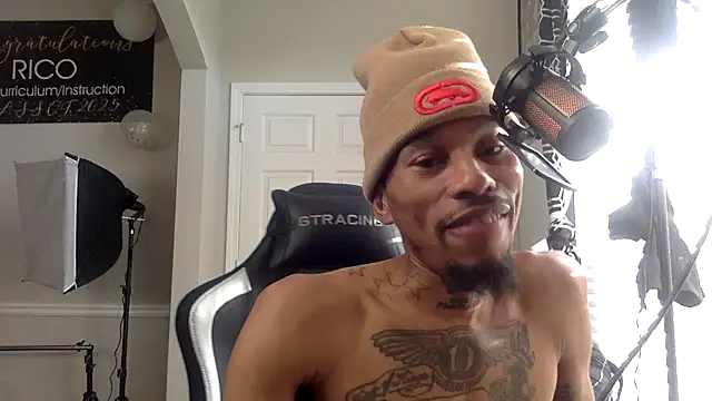 Snapshot of KingDerRico chatting on February 9, 1:59 pm KingDerRico online show from February 9, 1:59 pm