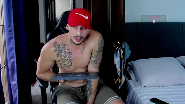 Snapshot of RickG_Oficial chatting on May 20, 8:48 pm RickG Oficial online show from May 20, 8:48 pm