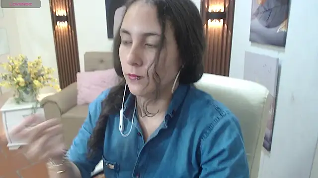 xlunna online show from October 22, 8:19 pm