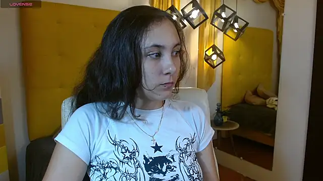 xlunna online show from November 28, 7:05 pm