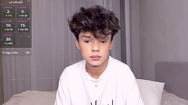Felix Rey online show from June 28, 11:00 pm