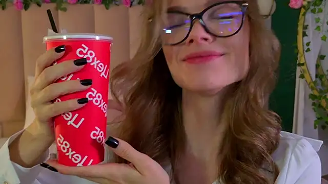 Snapshot of Eva_Natsumi chatting on December 3, 6:59 am Eva Natsumi online show from December 3, 6:59 am