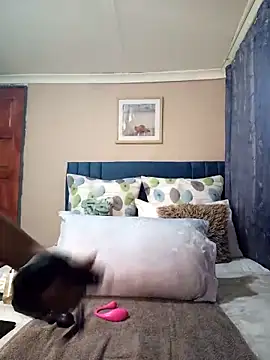 Queen-Chocolate online show from March 22, 1:11 am