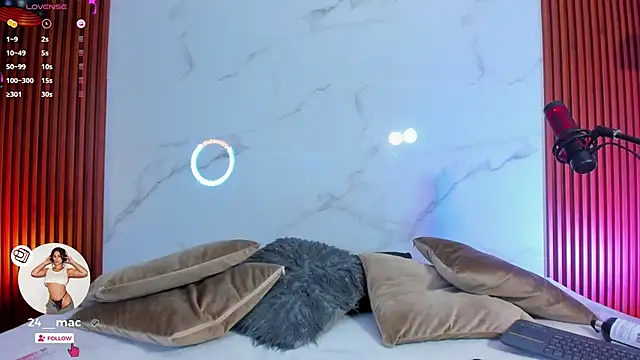 amelie leigh online show from December 23, 4:44 am