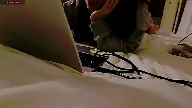 maii- online show from February 1, 12:15 pm