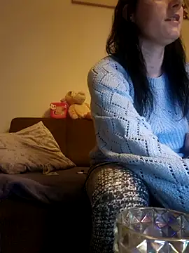 Snapshot of Jasmin-White chatting on December 3, 8:06 pm Jasmin-White online show from December 3, 8:06 pm