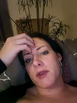 Snapshot of Jasmin-White chatting on December 17, 10:32 pm Jasmin-White online show from December 17, 10:32 pm