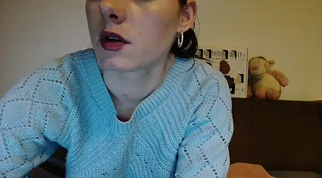 Snapshot of Jasmin-White chatting on December 18, 5:10 pm Jasmin-White online show from December 18, 5:10 pm