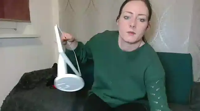 Snapshot of Jasmin-White chatting on December 20, 5:18 pm Jasmin-White online show from December 20, 5:18 pm