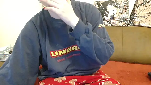 Snapshot of Jasmin-White chatting on March 7, 12:12 pm Jasmin-White online show from March 7, 12:12 pm