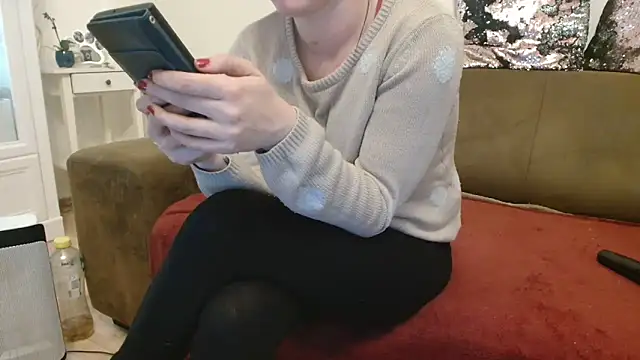 Snapshot of Jasmin-White chatting on March 7, 7:27 pm Jasmin-White online show from March 7, 7:27 pm