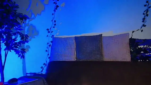 Snapshot of Jasmin-White chatting on September 10, 10:32 pm Jasmin-White online show from September 10, 10:32 pm
