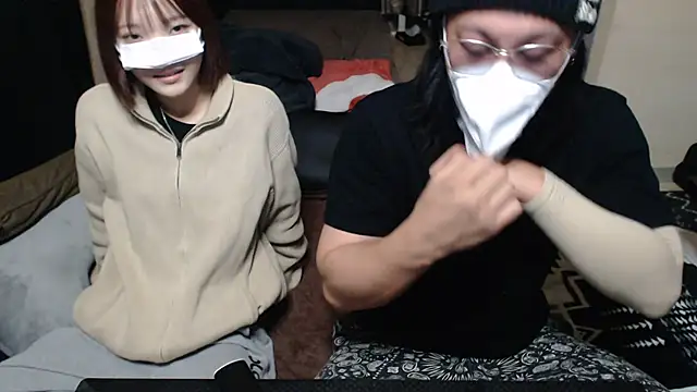 Snapshot of --SHUN-- chatting on December 5, 11:49 am --SHUN-- online show from December 5, 11:49 am