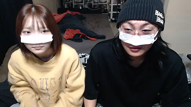 Snapshot of --SHUN-- chatting on December 12, 12:12 pm --SHUN-- online show from December 12, 12:12 pm