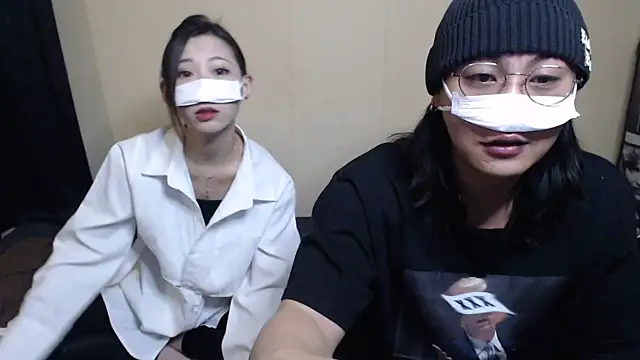 Snapshot of --SHUN-- chatting on December 29, 12:12 pm --SHUN-- online show from December 29, 12:12 pm