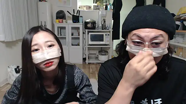 Snapshot of --SHUN-- chatting on January 17, 2:07 pm --SHUN-- online show from January 17, 2:07 pm