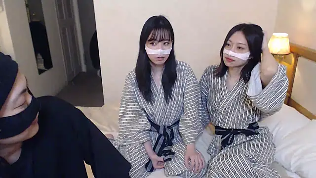 Snapshot of --SHUN-- chatting on February 16, 12:21 pm --SHUN-- online show from February 16, 12:21 pm