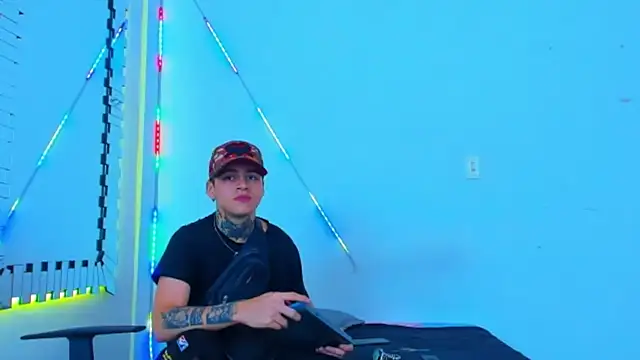 HOT boy2025 online show from September 27, 11:43 pm