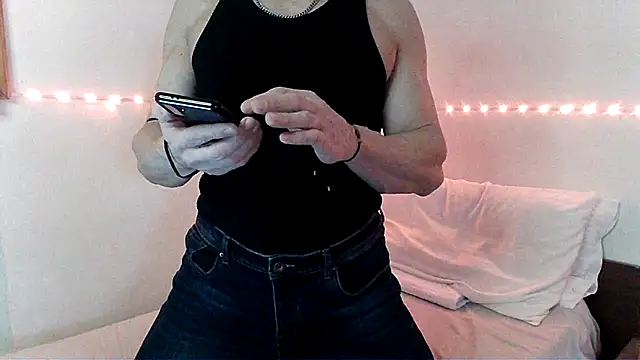 Snapshot of Alexx_Fit023 chatting on January 1, 8:58 pm Alexx Fit023 online show from January 1, 8:58 pm
