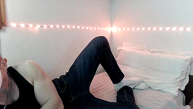 Snapshot of Alexx_Fit023 chatting on February 2, 12:46 pm Alexx Fit023 online show from February 2, 12:46 pm