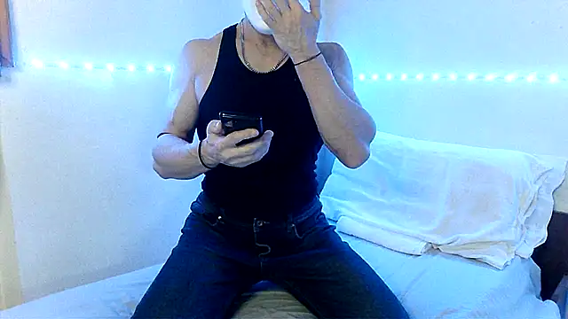 Snapshot of Alexx_Fit023 chatting on February 23, 12:08 am Alexx Fit023 online show from February 23, 12:08 am