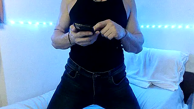 Snapshot of Alexx_Fit023 chatting on March 17, 11:21 pm Alexx Fit023 online show from March 17, 11:21 pm