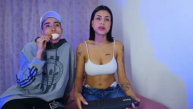 Snapshot of Tinny_and_Candy chatting on February 6, 10:35 pm Tinny and Candy online show from February 6, 10:35 pm