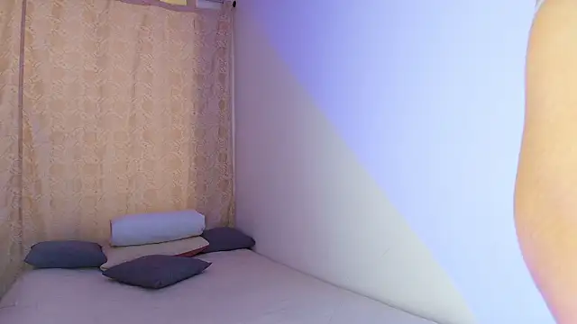 Snapshot of Tinny_and_Candy chatting on February 15, 6:04 pm Tinny and Candy online show from February 15, 6:04 pm