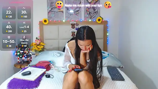 Snapshot of valentina_hearts chatting on December 20, 2:41 am valentina hearts online show from December 20, 2:41 am