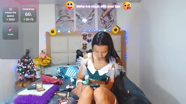 Snapshot of valentina_hearts chatting on December 24, 12:00 am valentina hearts online show from December 24, 12:00 am