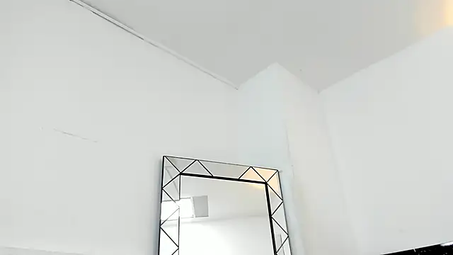 Juliabadlee online show from December 2, 5:48 am